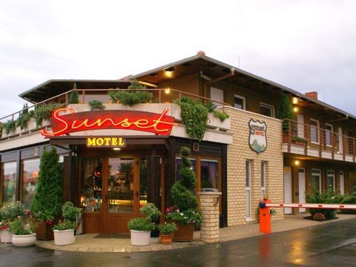 Sunset Motel Сомбатгей Екстер'єр фото
